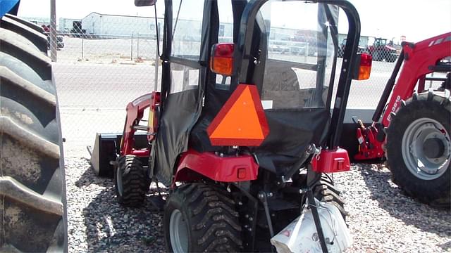 Image of Massey Ferguson GC1723E equipment image 2