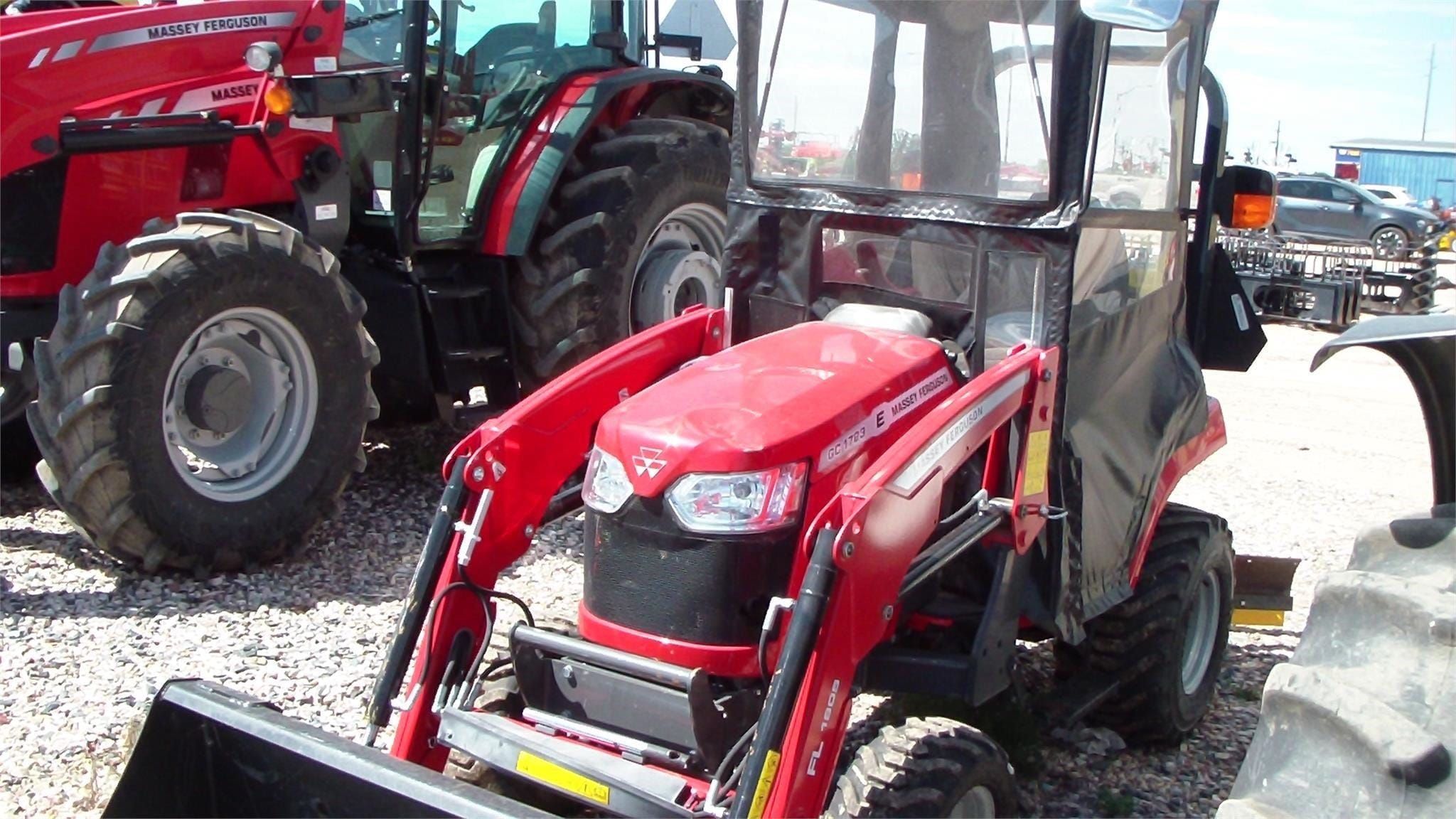 Main image Massey Ferguson GC1723E