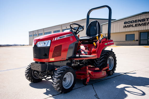 Main image Massey Ferguson GC1723E