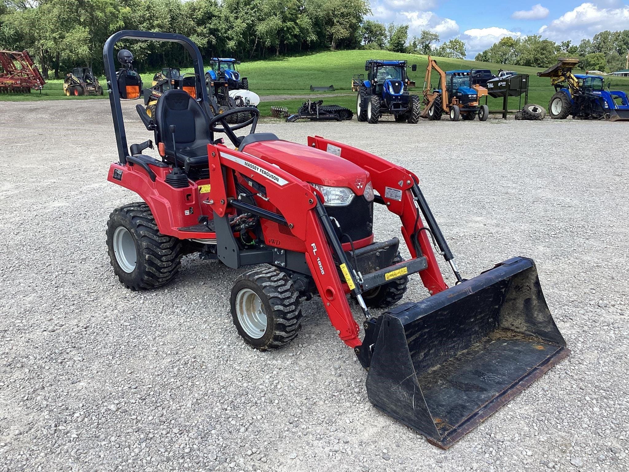 2020 Massey Ferguson GC1725M Equipment Image0