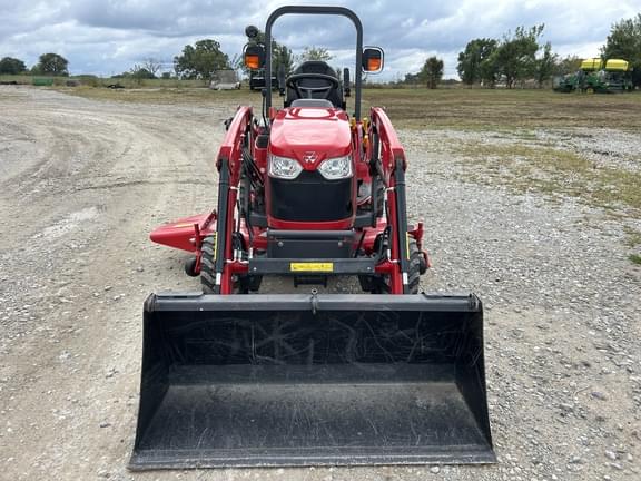 Image of Massey Ferguson GC1725M equipment image 2