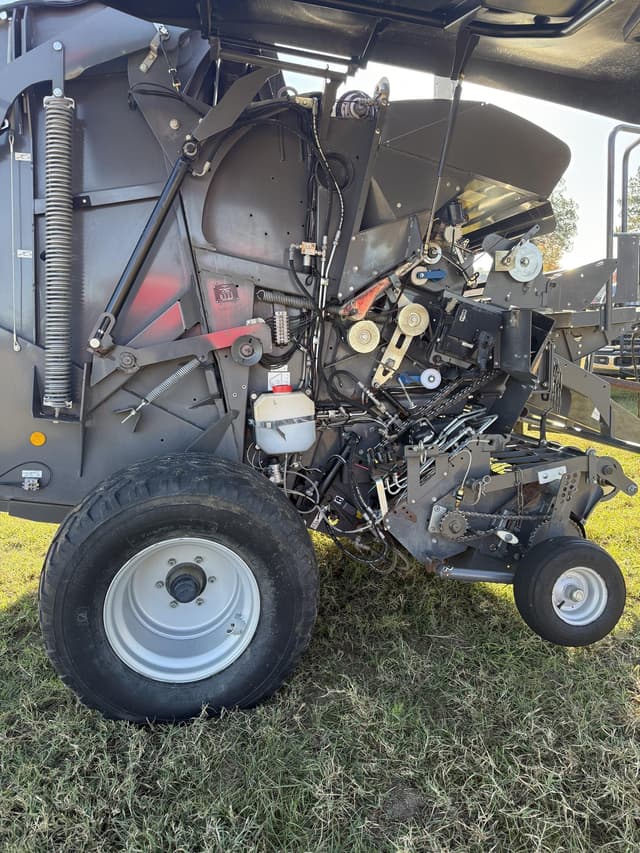 Image of Massey Ferguson RB4180V equipment image 2