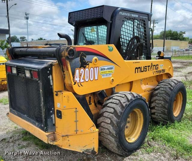 Image of Mustang 4200V equipment image 4