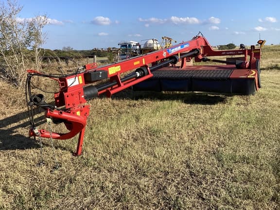 Image of New Holland 313 equipment image 3