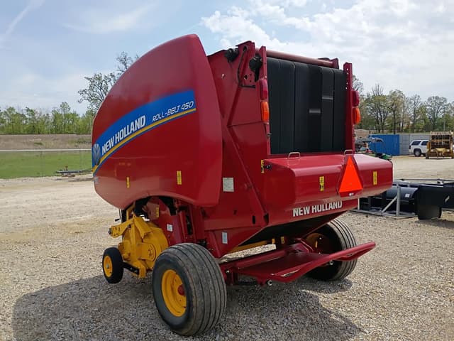 Image of New Holland RB450 equipment image 2