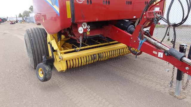 Image of New Holland RB560 Specialty Crop Plus equipment image 2