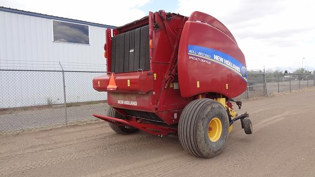 Image of New Holland RB560 Specialty Crop Plus equipment image 4