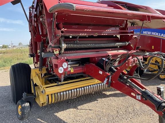 Image of New Holland RB560 Specialty Crop Plus equipment image 4