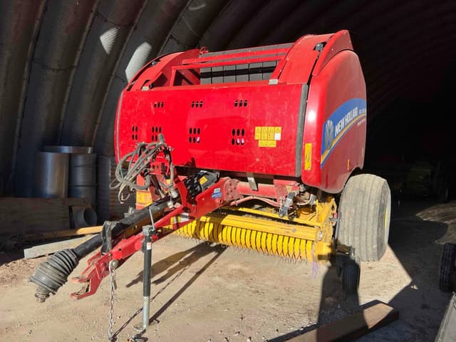 Image of New Holland RB560 equipment image 2