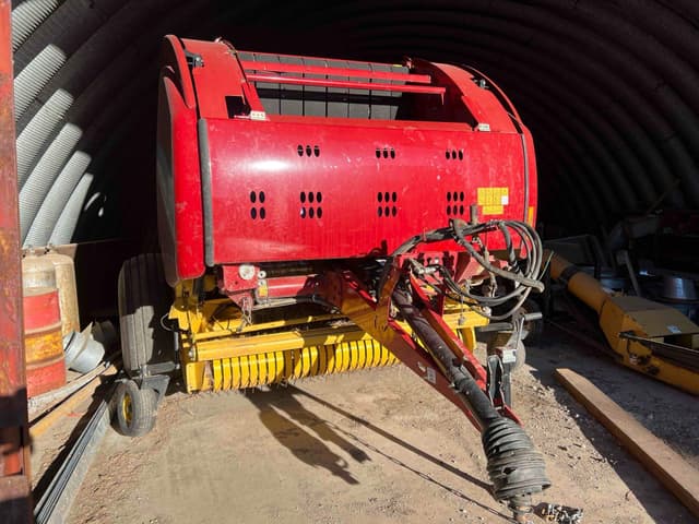 Image of New Holland RB560 equipment image 3