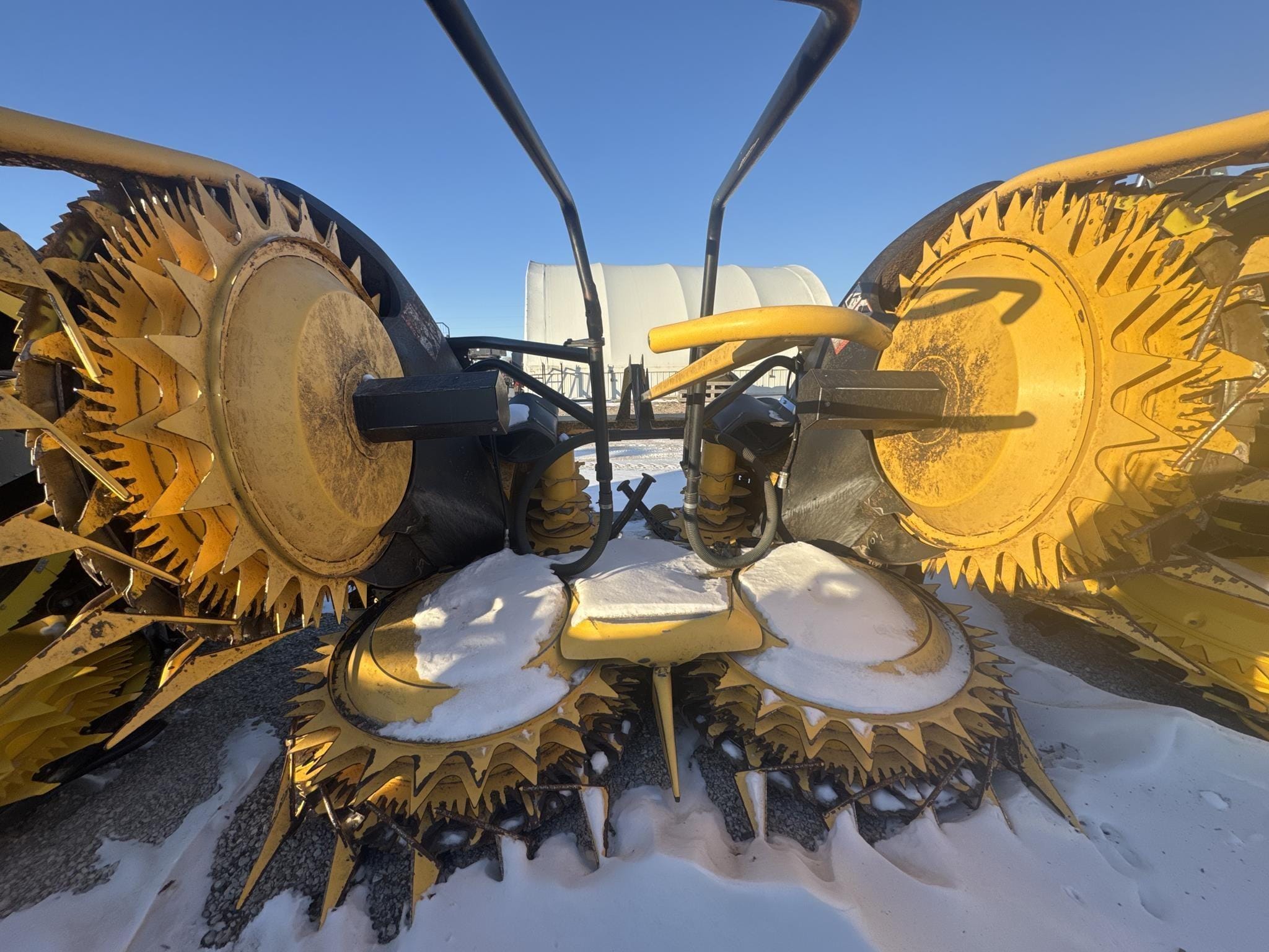 2020 New Holland 600BFI Equipment Image0