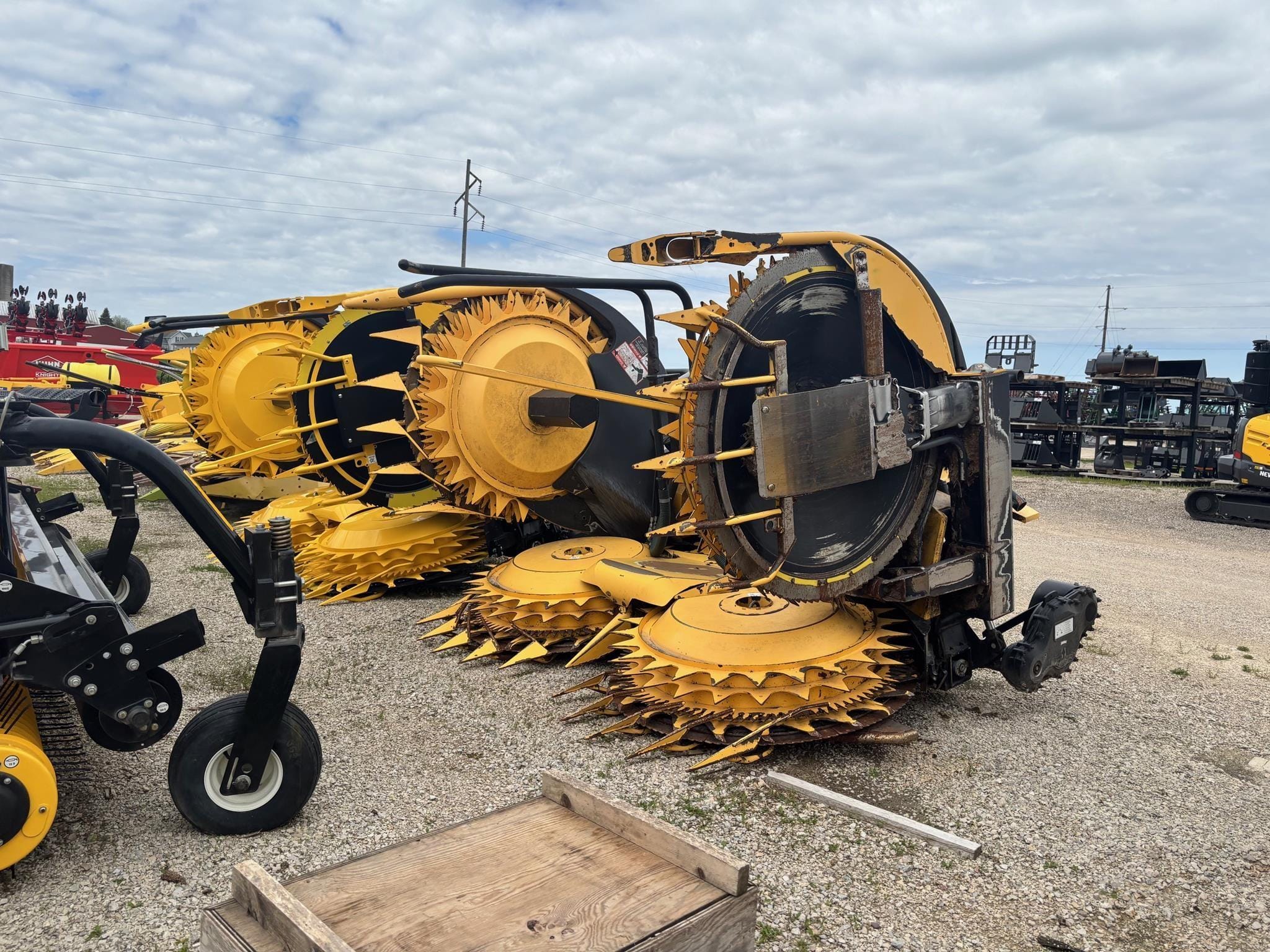 2020 New Holland 600BFI Equipment Image0