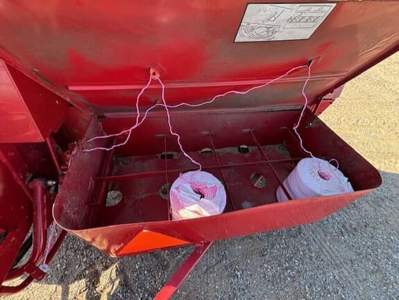 Image of New Holland BC5070 equipment image 4