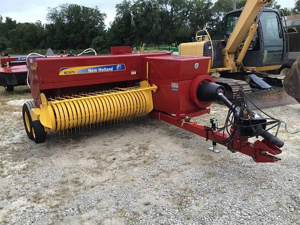 2020 New Holland BC5070 Equipment Image0