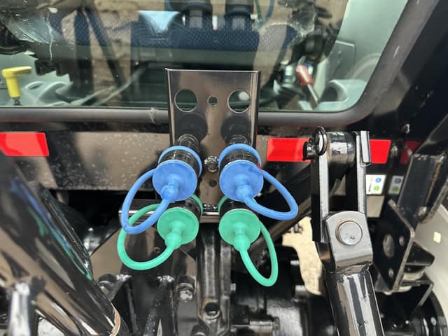 Image of New Holland Boomer 55 equipment image 4