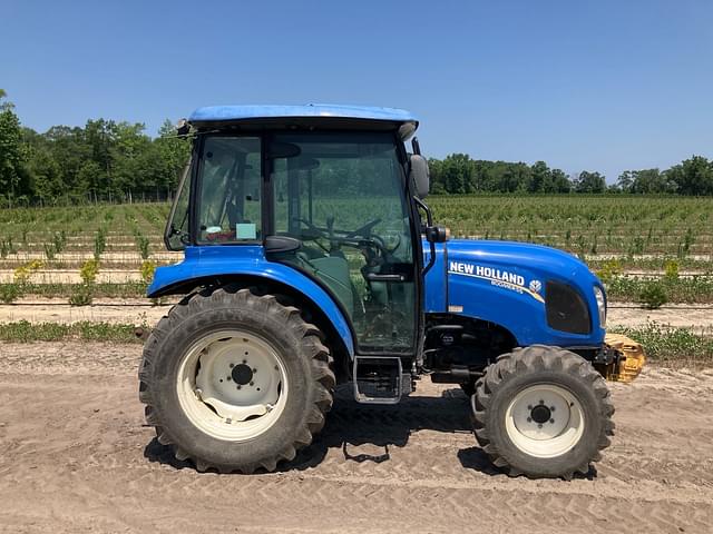 Image of New Holland Boomer 55 equipment image 2