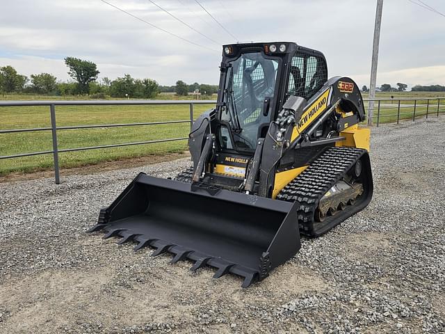 Image of New Holland C332 equipment image 1