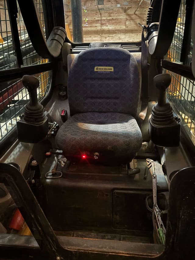 Image of New Holland C334 equipment image 3