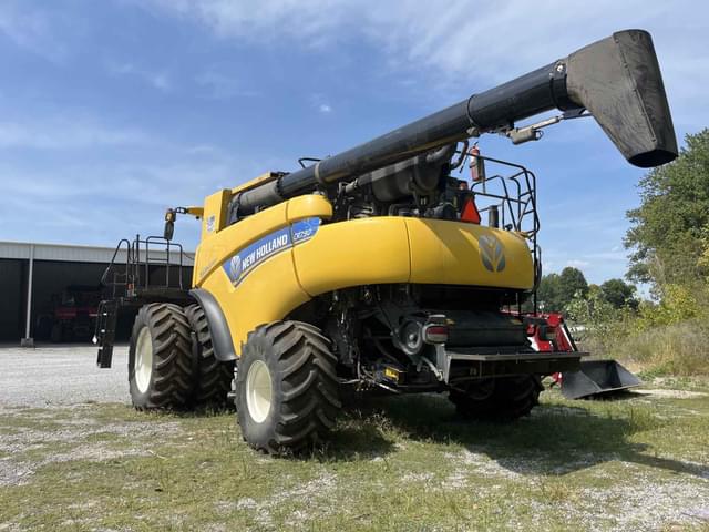 Image of New Holland CR7.90 equipment image 4