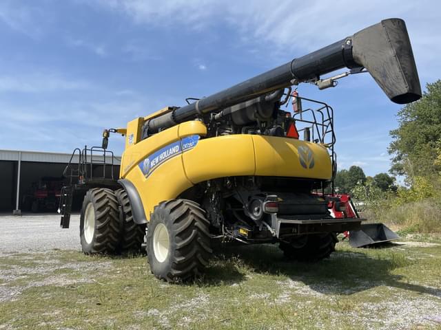 Image of New Holland CR7.90 equipment image 4