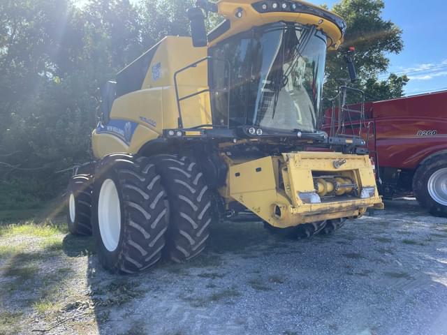 Image of New Holland CR7.90 equipment image 2
