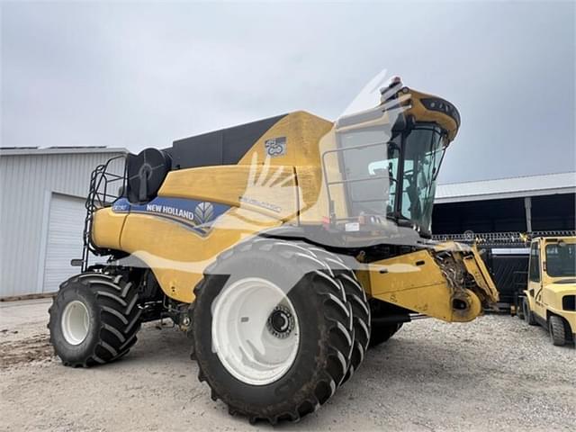 Image of New Holland CR7.90 equipment image 1