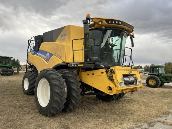 Image of New Holland CR7.90 equipment image 3