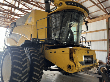 Main image New Holland CR7.90