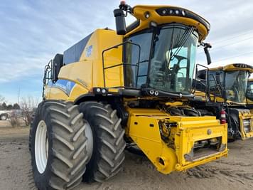 Main image New Holland CR8.90