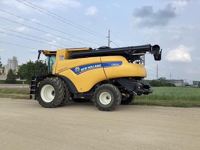 Image of New Holland CR8.90 equipment image 2