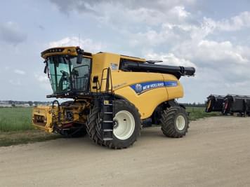 Main image New Holland CR8.90