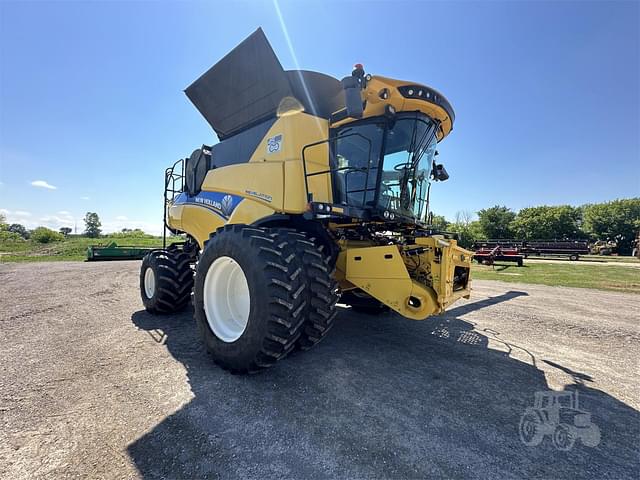 Image of New Holland CR8.90 equipment image 1