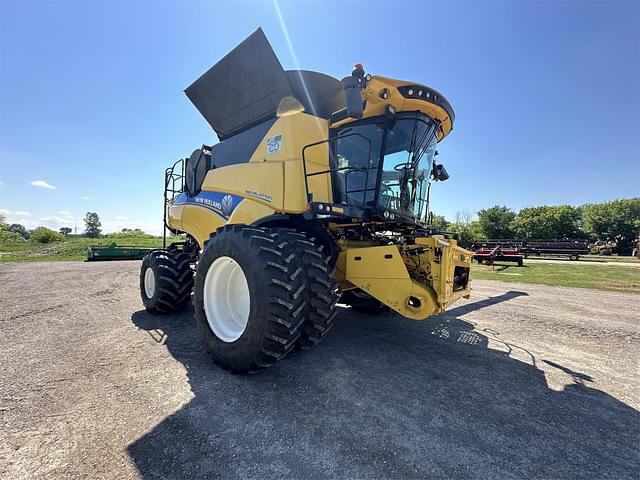 Image of New Holland CR8.90 equipment image 1