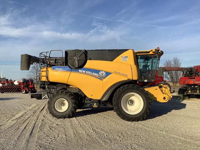 Image of New Holland CR8.90 equipment image 1