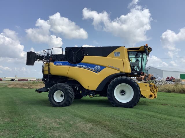 Image of New Holland CR8.90 equipment image 1