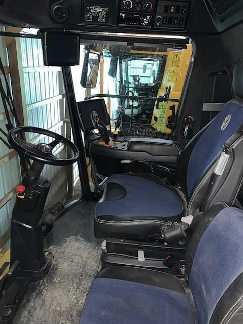 Image of New Holland CR8.90 equipment image 3
