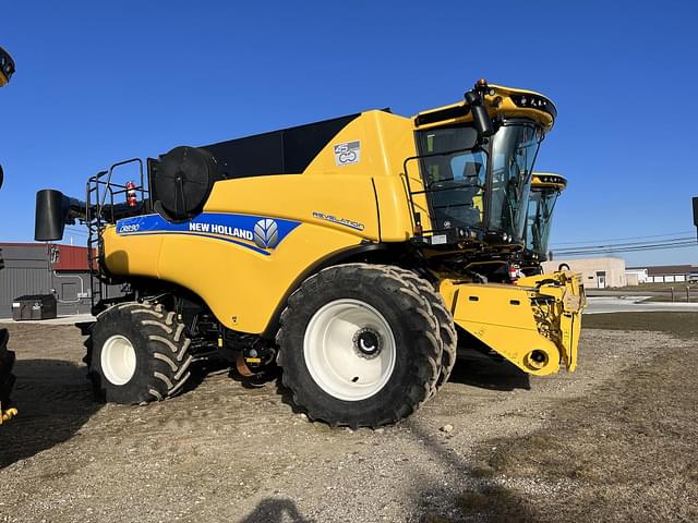 Image of New Holland CR8.90 equipment image 1