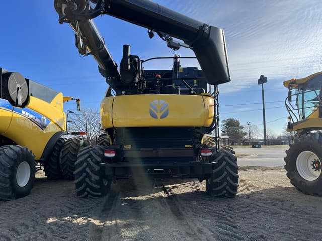 Image of New Holland CR8.90 equipment image 4