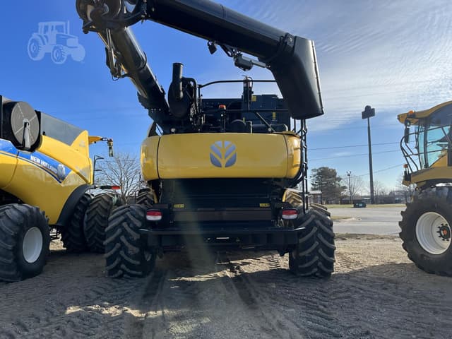 Image of New Holland CR8.90 equipment image 4
