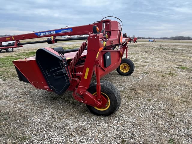 Image of New Holland 313 equipment image 2