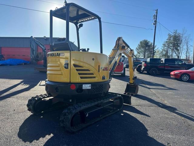 Image of New Holland E26C equipment image 3