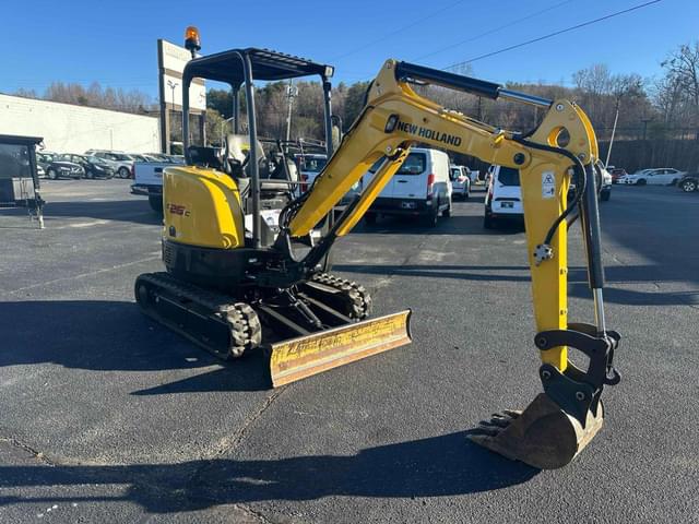 Image of New Holland E26C equipment image 4