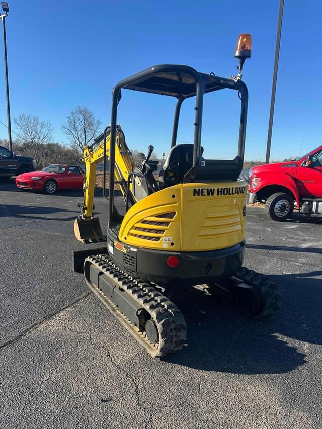Image of New Holland E26C equipment image 2