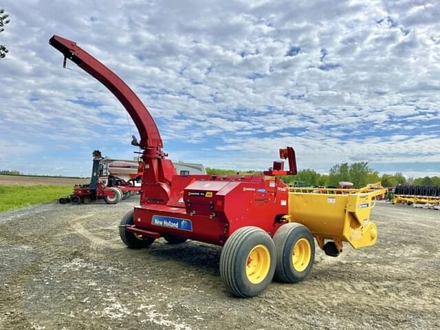 Image of New Holland FP240 equipment image 4