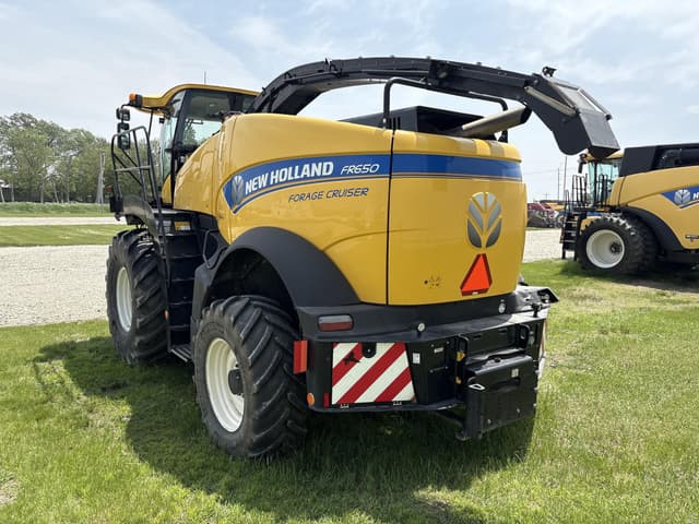 Image of New Holland FR650 equipment image 2