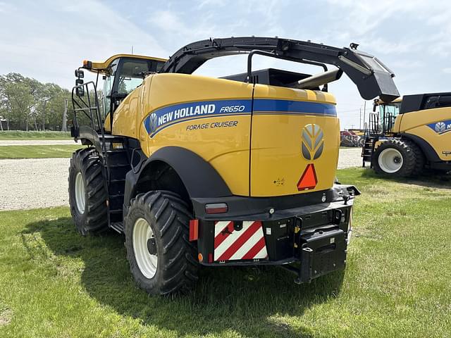 Image of New Holland FR650 equipment image 2