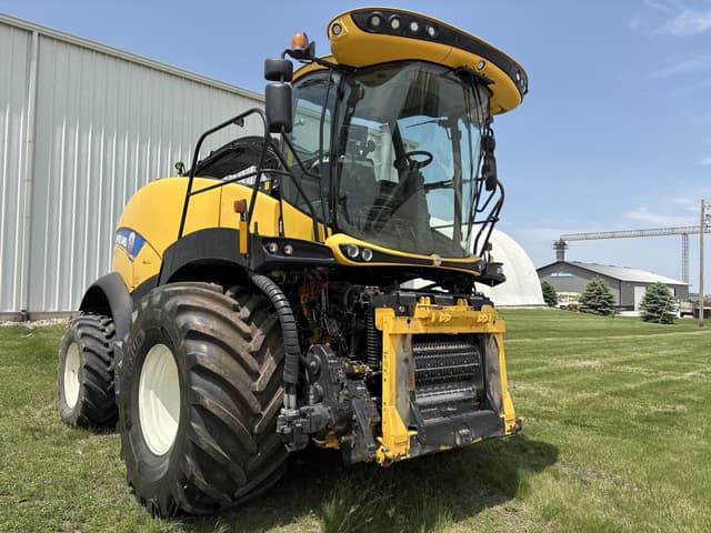 Image of New Holland FR650 equipment image 1