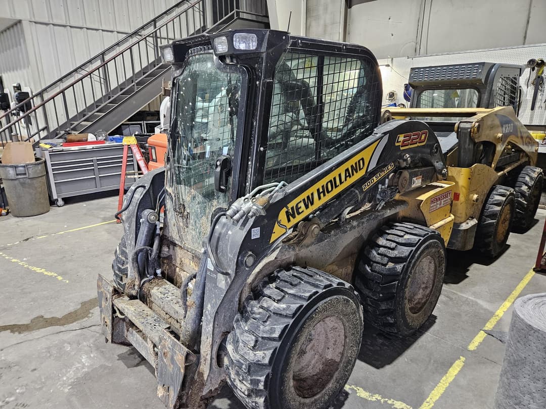 Image of New Holland L220 Image 1