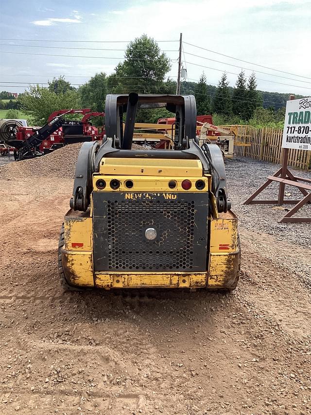 Image of New Holland L220 equipment image 2