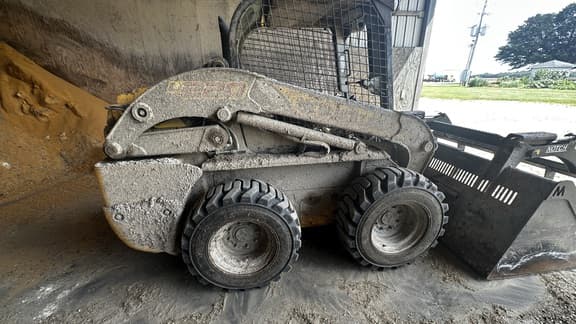 Image of New Holland L220 equipment image 1